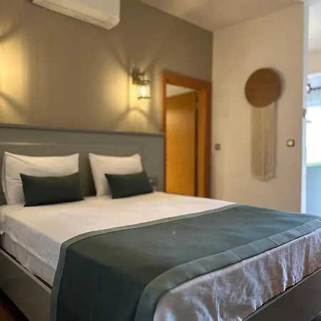 Oikos アパートホテル 4*