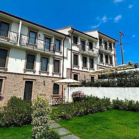 Oikos Hotel apartamentowy 4*