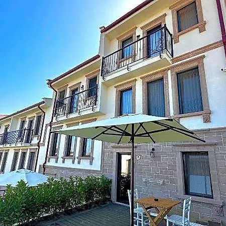 Oikos Hotel apartamentowy 4*