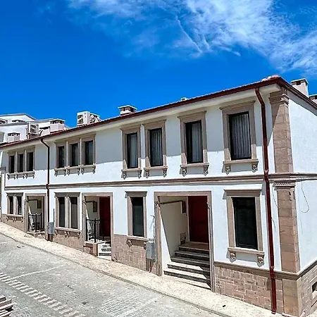 Oikos Hotel apartamentowy 4*